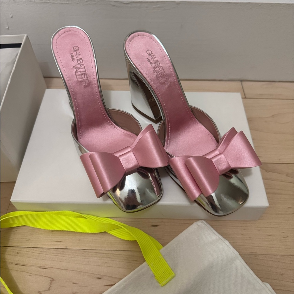 GIAMBATTISTA VALLI - 100mm Pop Bow Leather & Satin Pumps - Retail $1300